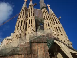 Calle de la Sagrada Familia: Descubriendo los secretos de una histórica vía en Barcelona