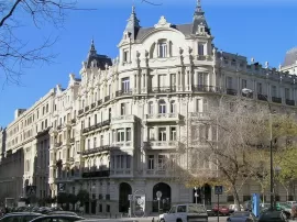 Descubre el encanto de Madrid desde la emblemática Calle de Montalbán 6