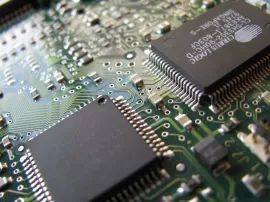 Identifica el mayor circuito impreso en ordenador y su función en la placa base