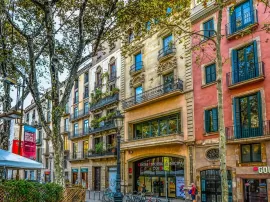 Explora los 18 imprescindibles que no puedes perderte en el Barrio Gótico de Barcelona