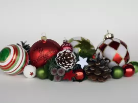 Centros de Navidad con piñas: 50 ideas creativas para decorar tu hogar