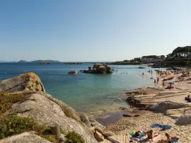 Explora lo mejor de San Vicente do Mar en Pontevedra playas gastronomía y encanto